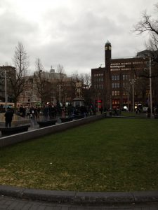 アムステルダムレンブラント広場の銅像